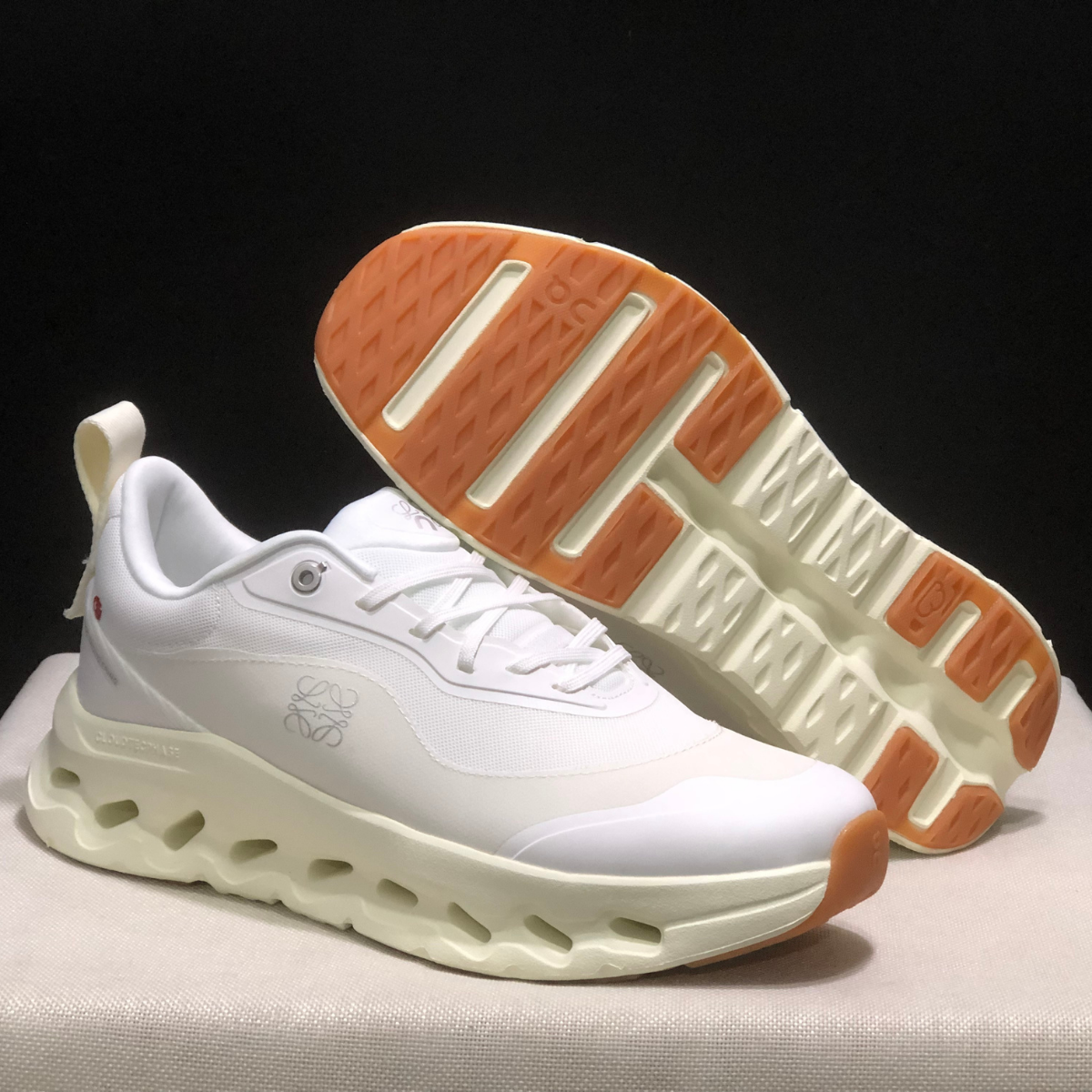 Sneaker Loewe x ON Cloudtilt Blanc Crème — Chaussure Luxe Running