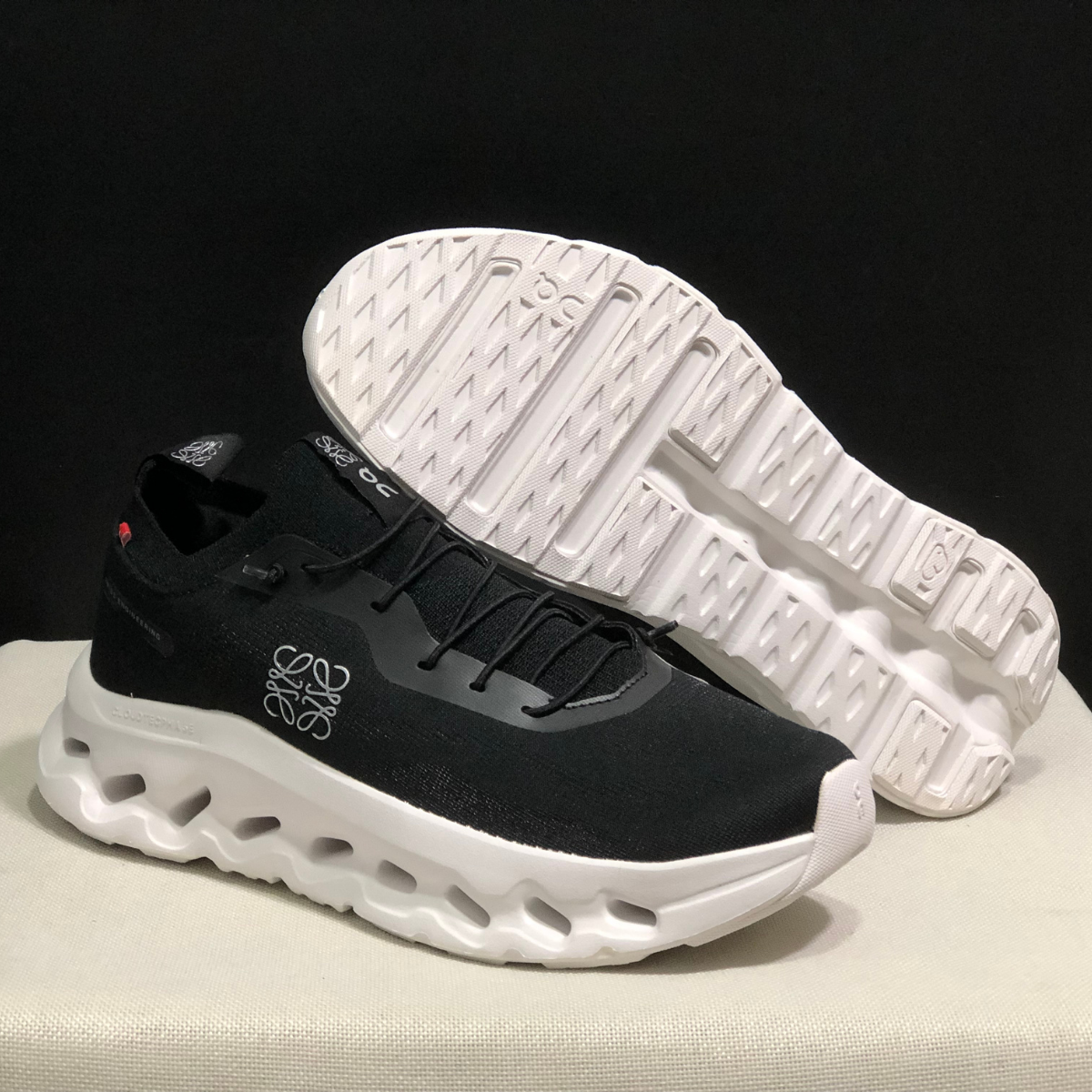Sneaker Loewe x ON Cloudtilt Noir Blanc 2.0 — Chaussure Luxe Running