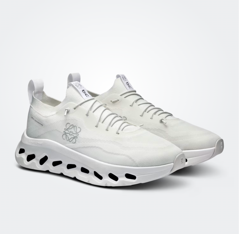 Sneaker Loewe x ON Cloudtilt Blanche — Chaussure Luxe Running