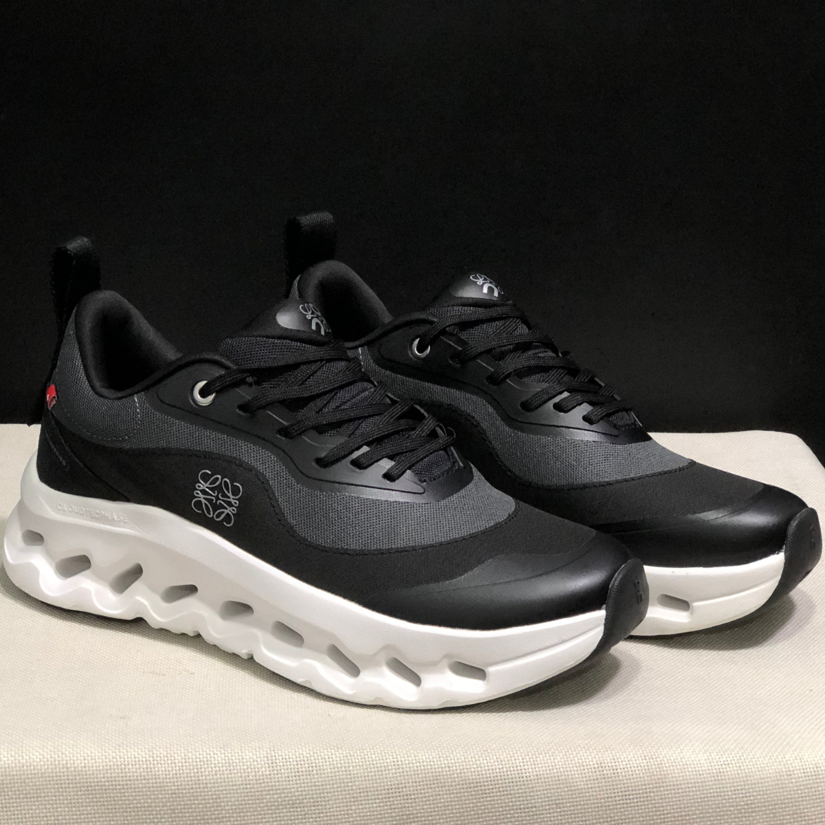 Sneaker Loewe x ON Cloudtilt Noir Blanc — Chaussure Luxe Running