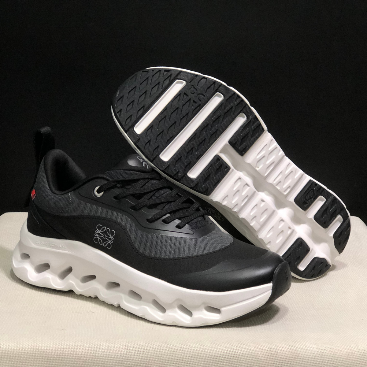 Sneaker Loewe x ON Cloudtilt Noir Blanc — Chaussure Luxe Running
