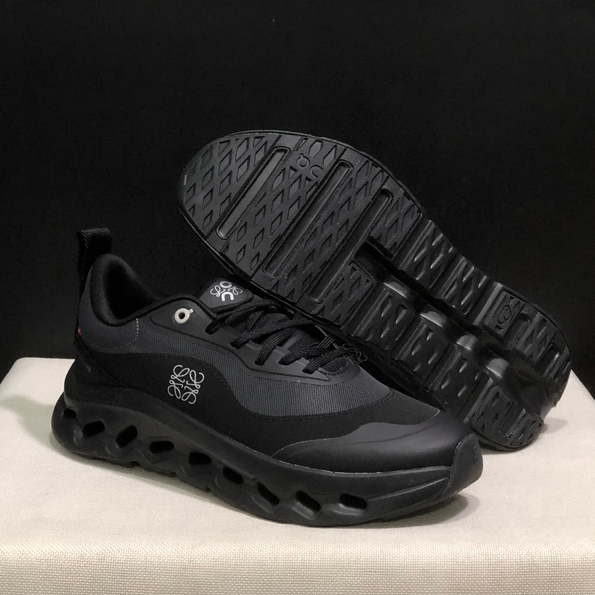 Sneaker Loewe x ON Cloudtilt Noir — Chaussure Luxe Running