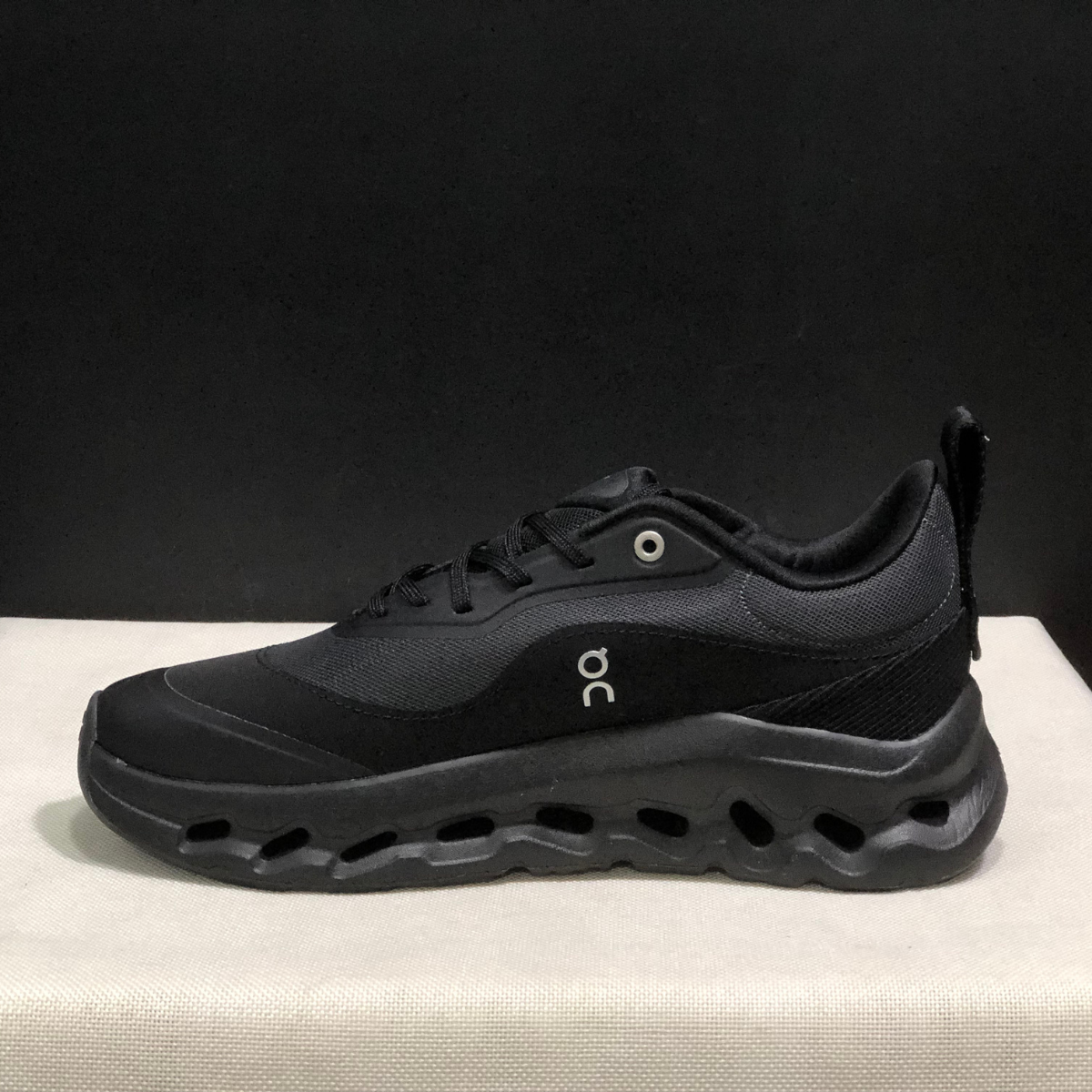 Sneaker Loewe x ON Cloudtilt Noir — Chaussure Luxe Running