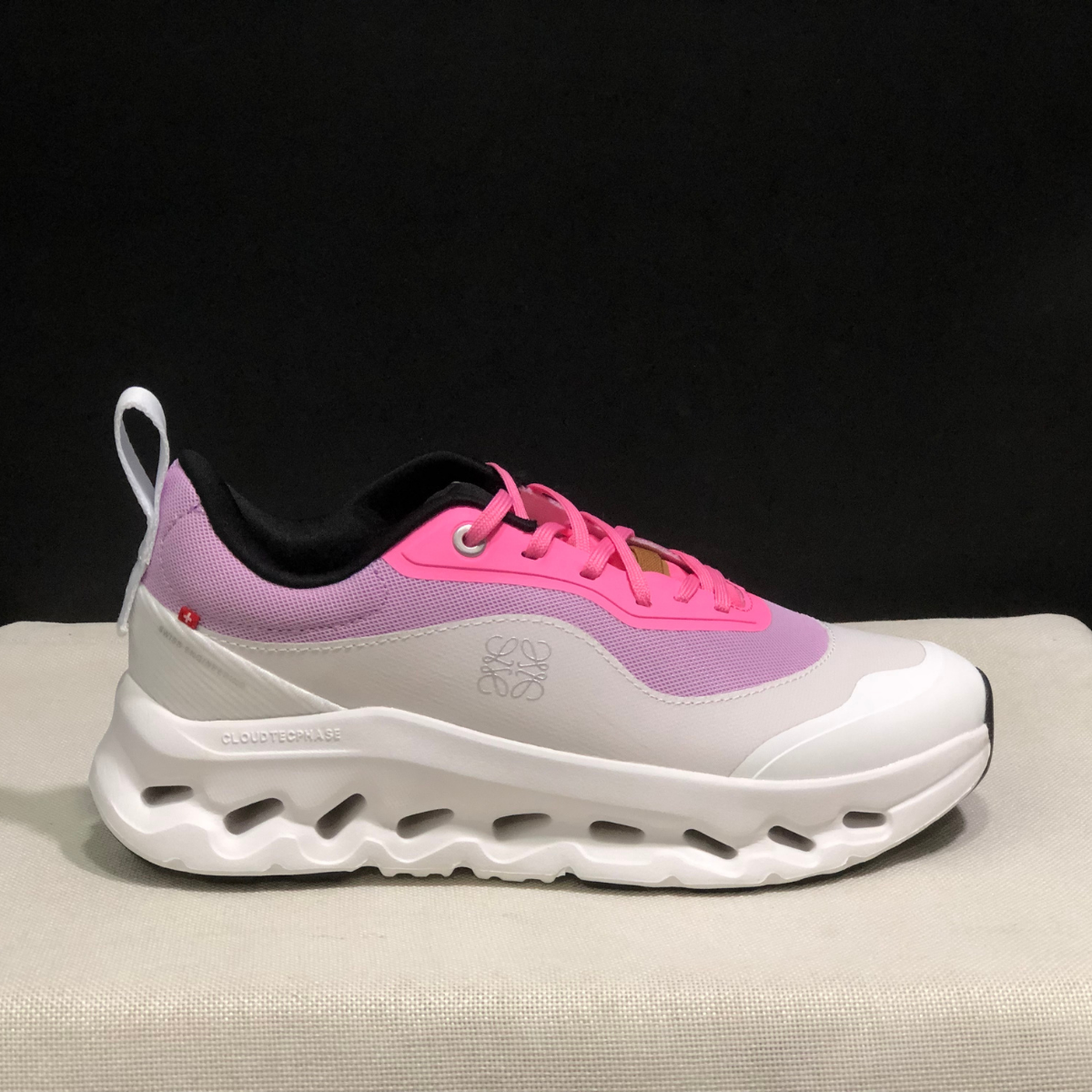Sneaker Loewe x ON Cloudtilt Blanc Rose — Chaussure Luxe Running