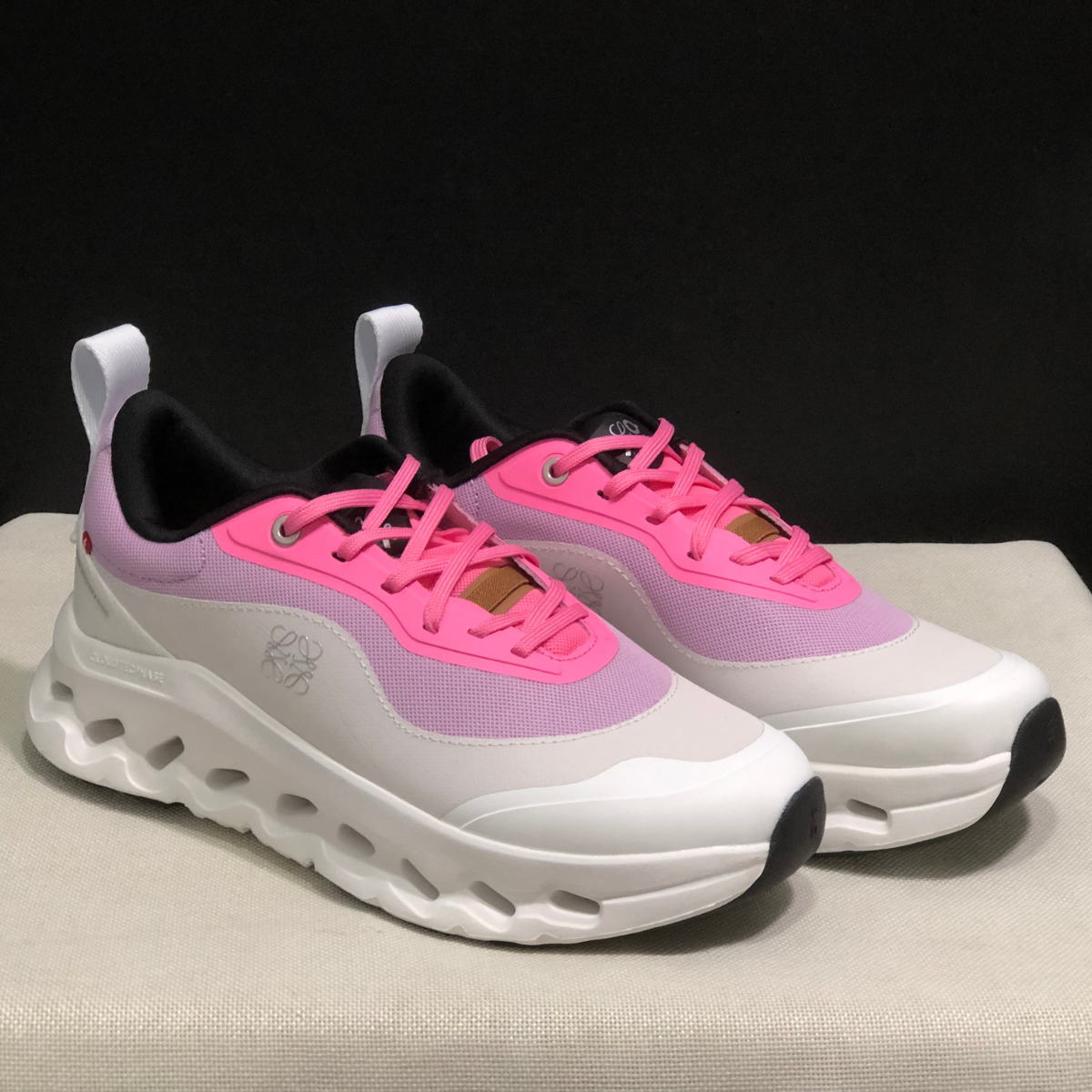 Sneaker Loewe x ON Cloudtilt Blanc Rose — Chaussure Luxe Running