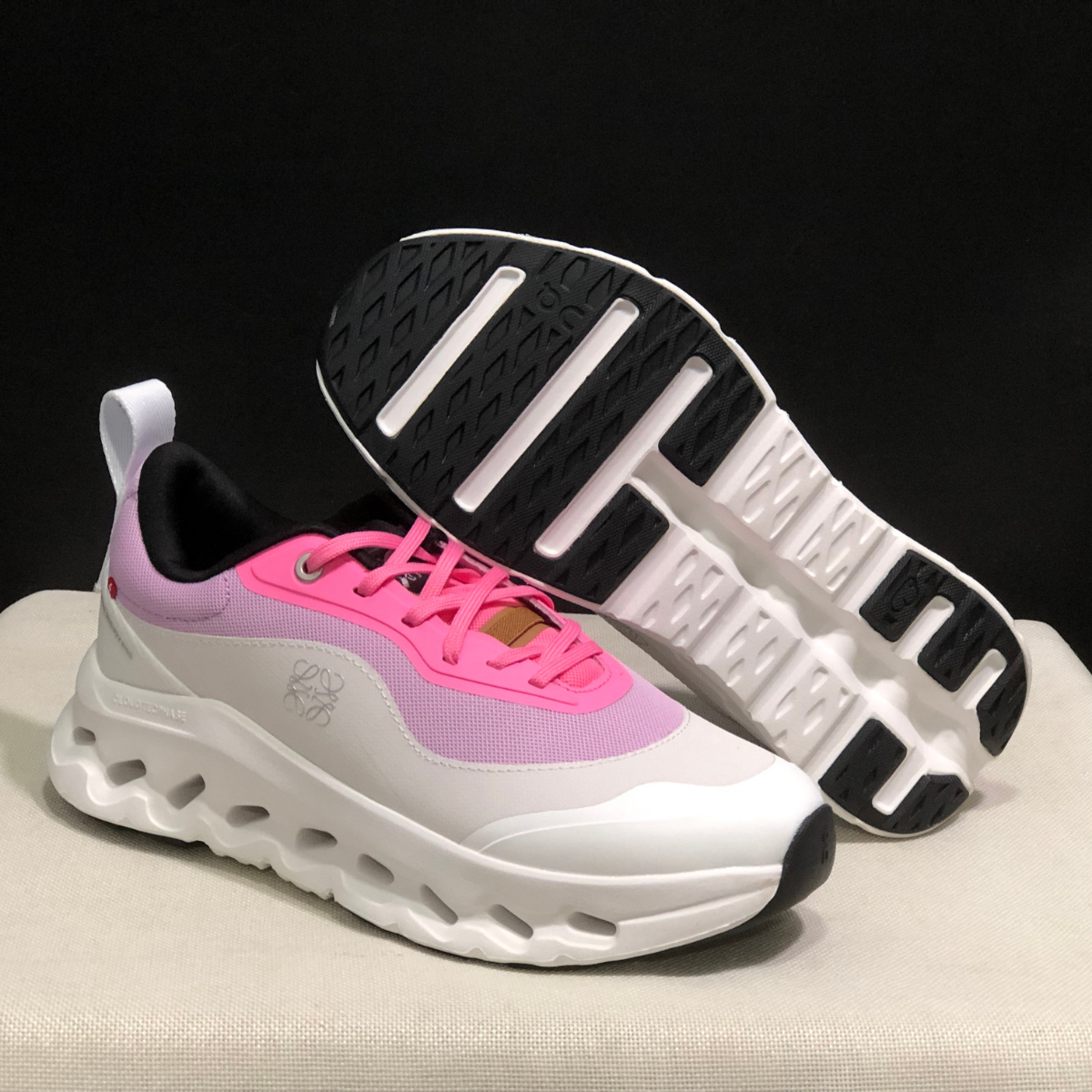 Sneaker Loewe x ON Cloudtilt Blanc Rose — Chaussure Luxe Running