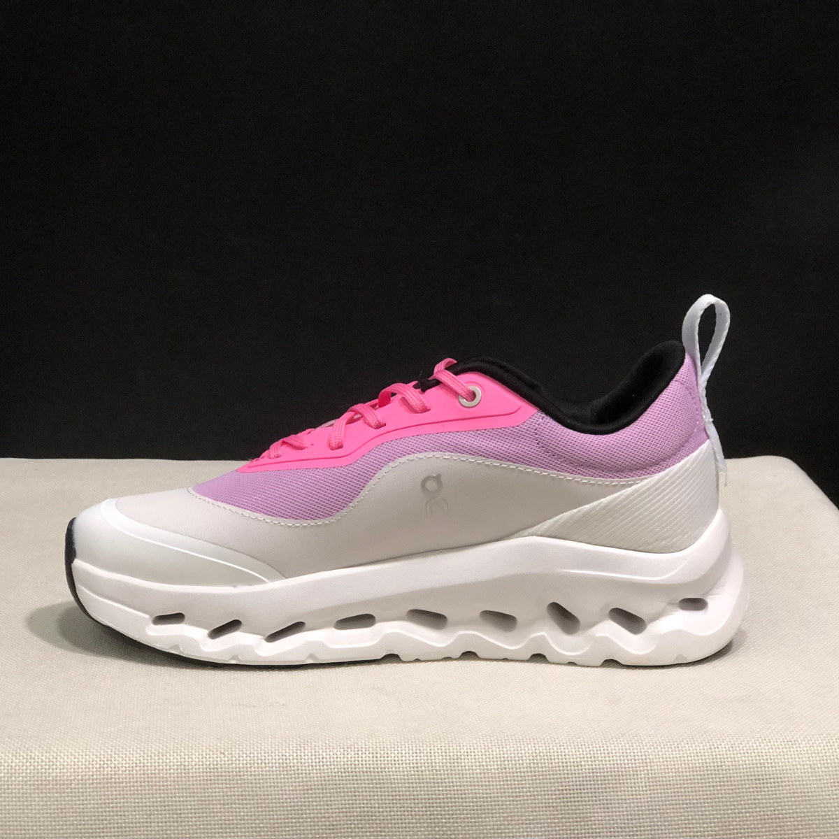 Sneaker Loewe x ON Cloudtilt Blanc Rose — Chaussure Luxe Running