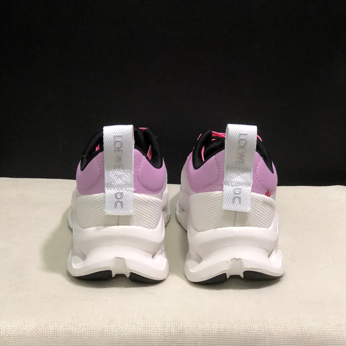 Sneaker Loewe x ON Cloudtilt Blanc Rose — Chaussure Luxe Running