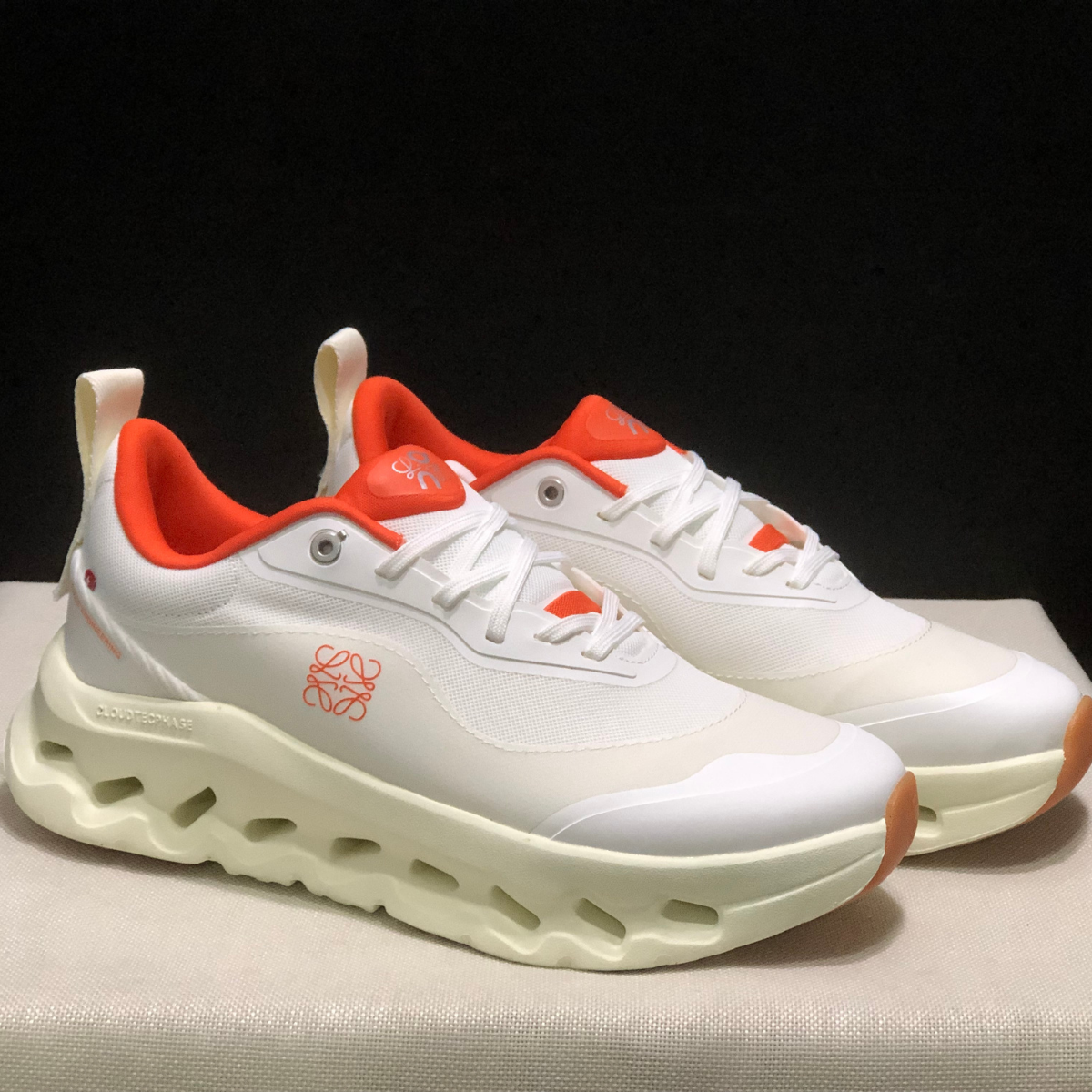 Sneaker Loewe x ON Cloudtilt Orange — Chaussure Luxe Running