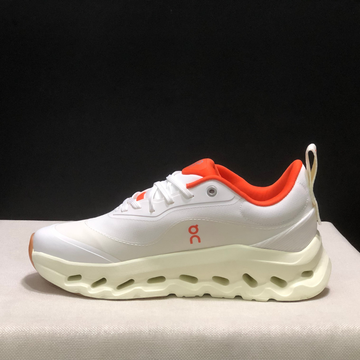 Sneaker Loewe x ON Cloudtilt Orange — Chaussure Luxe Running