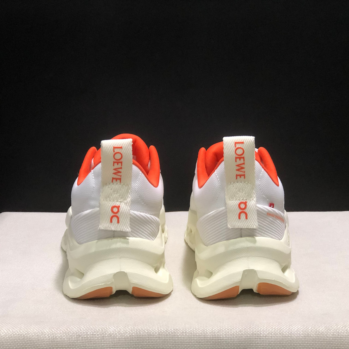 Sneaker Loewe x ON Cloudtilt Orange — Chaussure Luxe Running