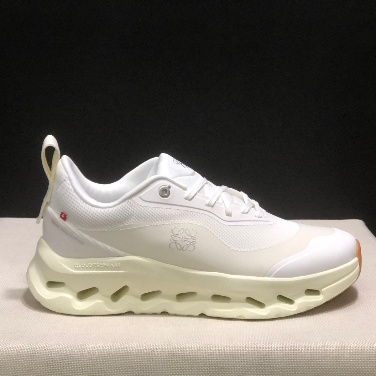 Sneaker Loewe x ON Cloudtilt Blanc Crème — Chaussure Luxe Running