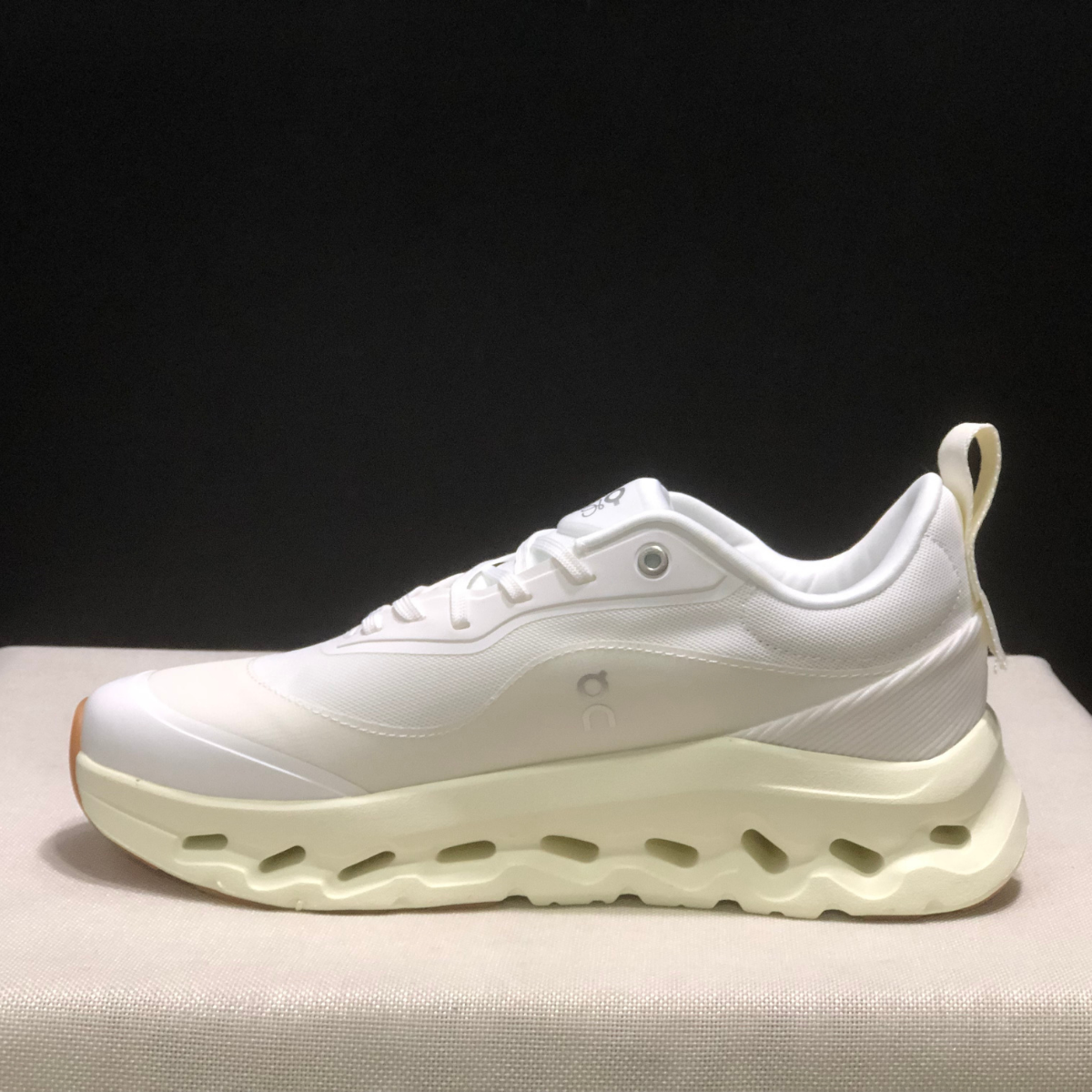 Sneaker Loewe x ON Cloudtilt Blanc Crème — Chaussure Luxe Running