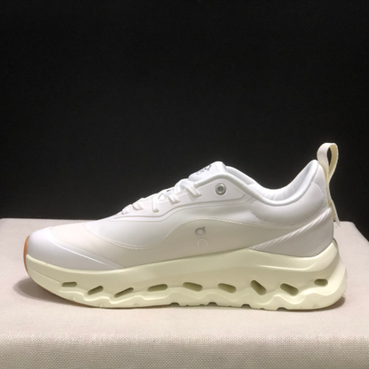 Sneaker Loewe x ON Cloudtilt Blanc Crème — Chaussure Luxe Running