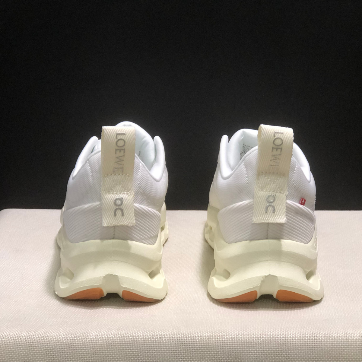 Sneaker Loewe x ON Cloudtilt Blanc Crème — Chaussure Luxe Running