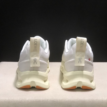Sneaker Loewe x ON Cloudtilt Blanc Crème — Chaussure Luxe Running