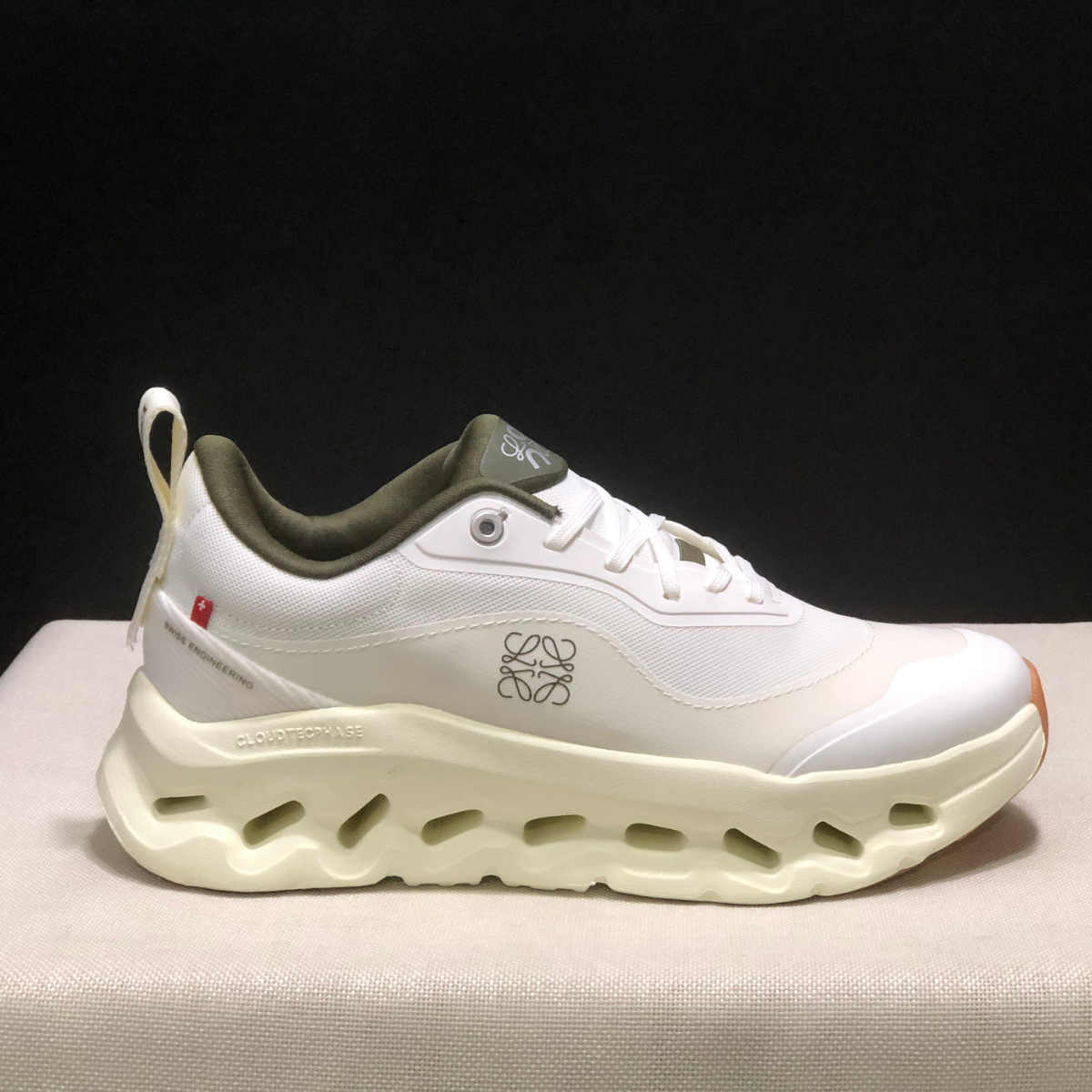 Sneaker Loewe x ON Cloudtilt Blanc Kaki — Chaussure Luxe Running