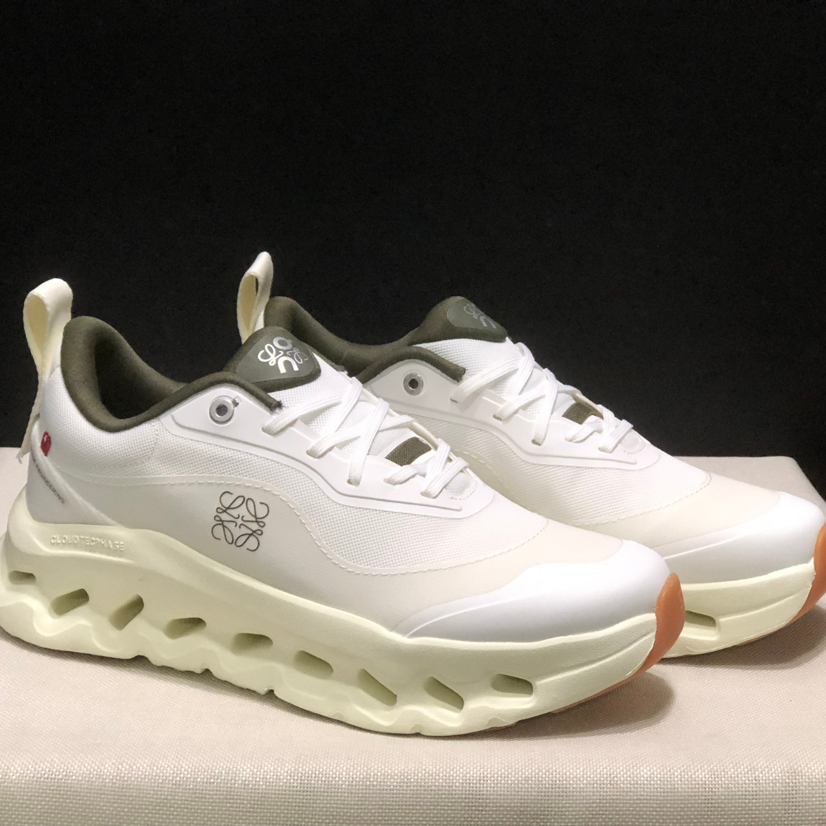 Sneaker Loewe x ON Cloudtilt Blanc Kaki — Chaussure Luxe Running