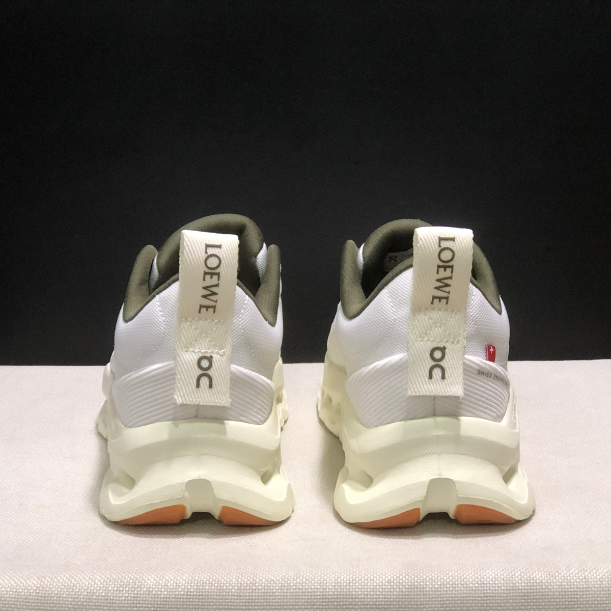 Sneaker Loewe x ON Cloudtilt Blanc Kaki — Chaussure Luxe Running