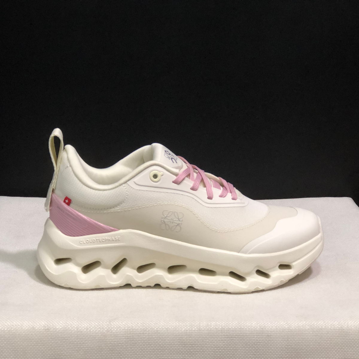Sneaker Loewe x ON Cloudtilt Rose Clair — Chaussure Luxe Running