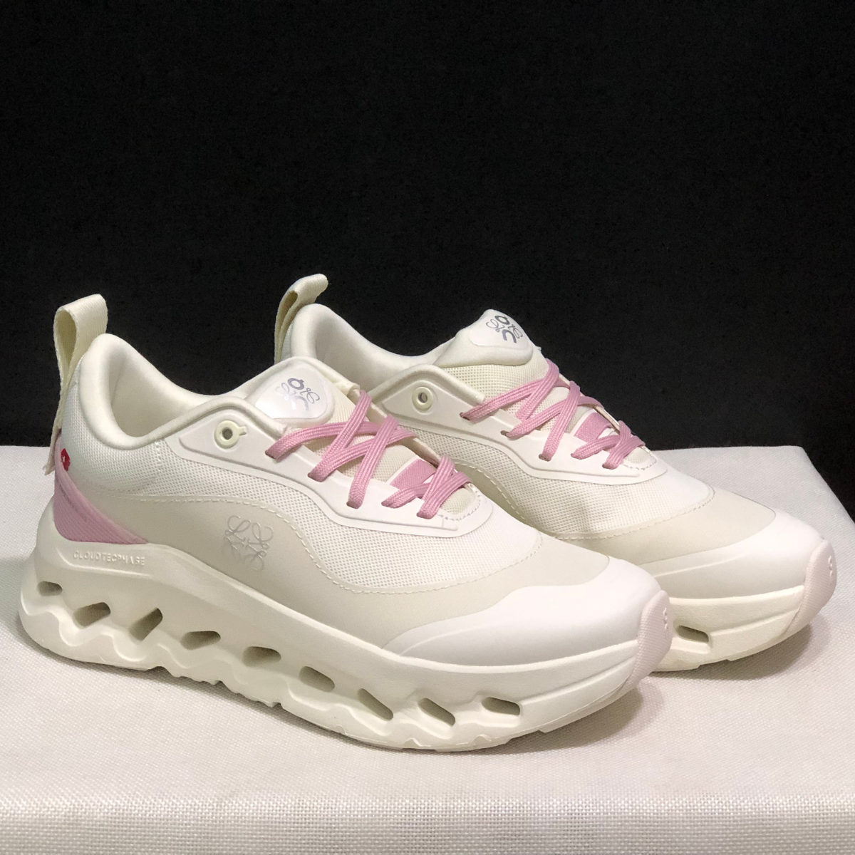 Sneaker Loewe x ON Cloudtilt Rose Clair — Chaussure Luxe Running