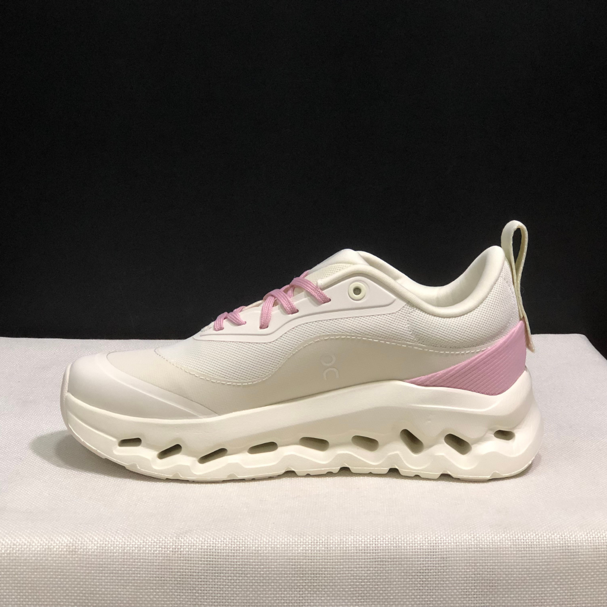 Sneaker Loewe x ON Cloudtilt Rose Clair — Chaussure Luxe Running
