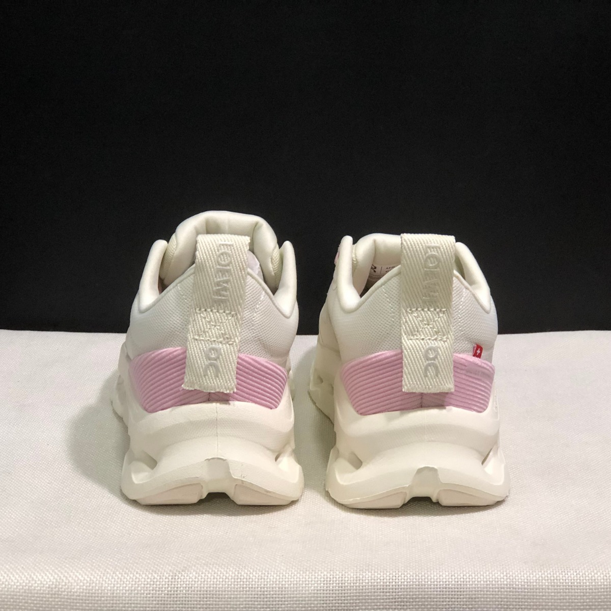Sneaker Loewe x ON Cloudtilt Rose Clair — Chaussure Luxe Running