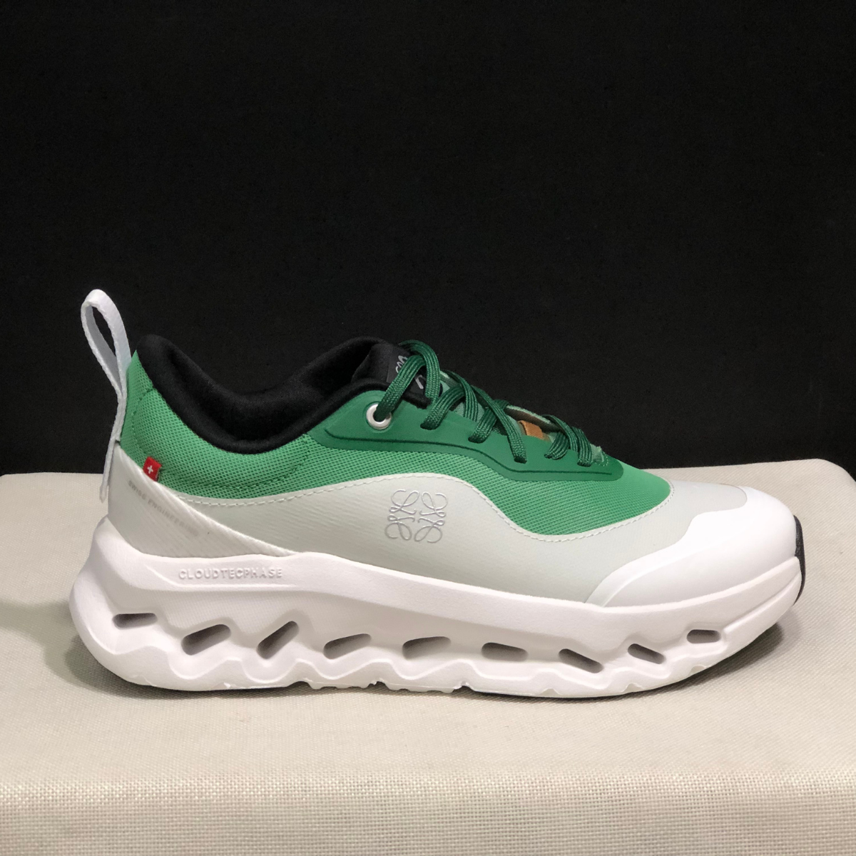 Sneaker Loewe x ON Cloudtilt Vert — Chaussure Luxe Running