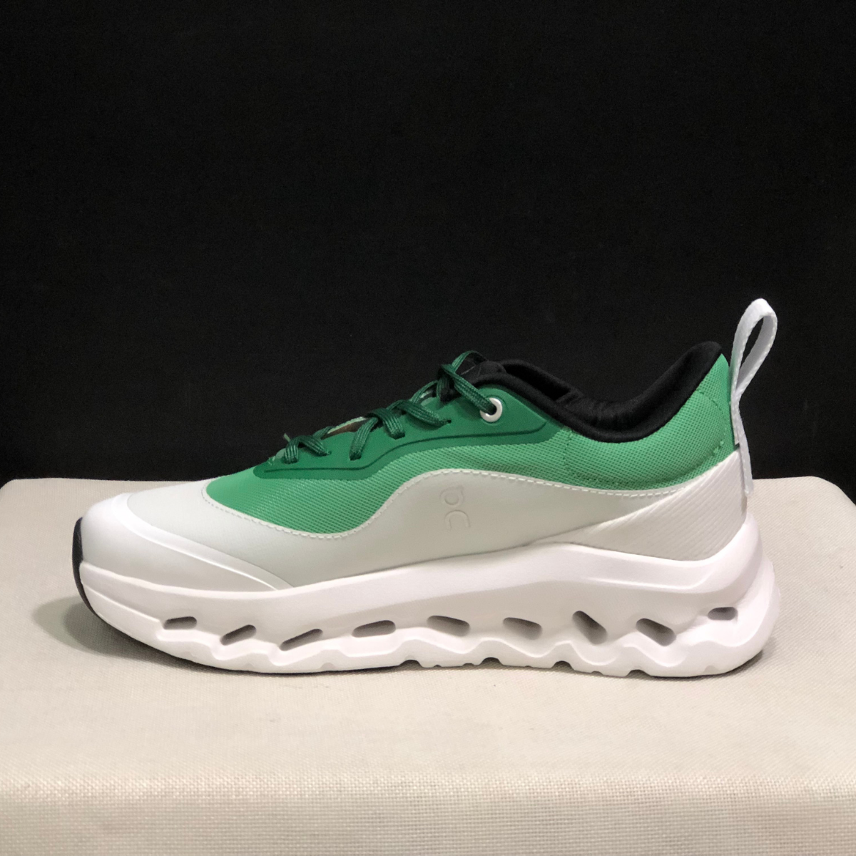 Sneaker Loewe x ON Cloudtilt Vert — Chaussure Luxe Running