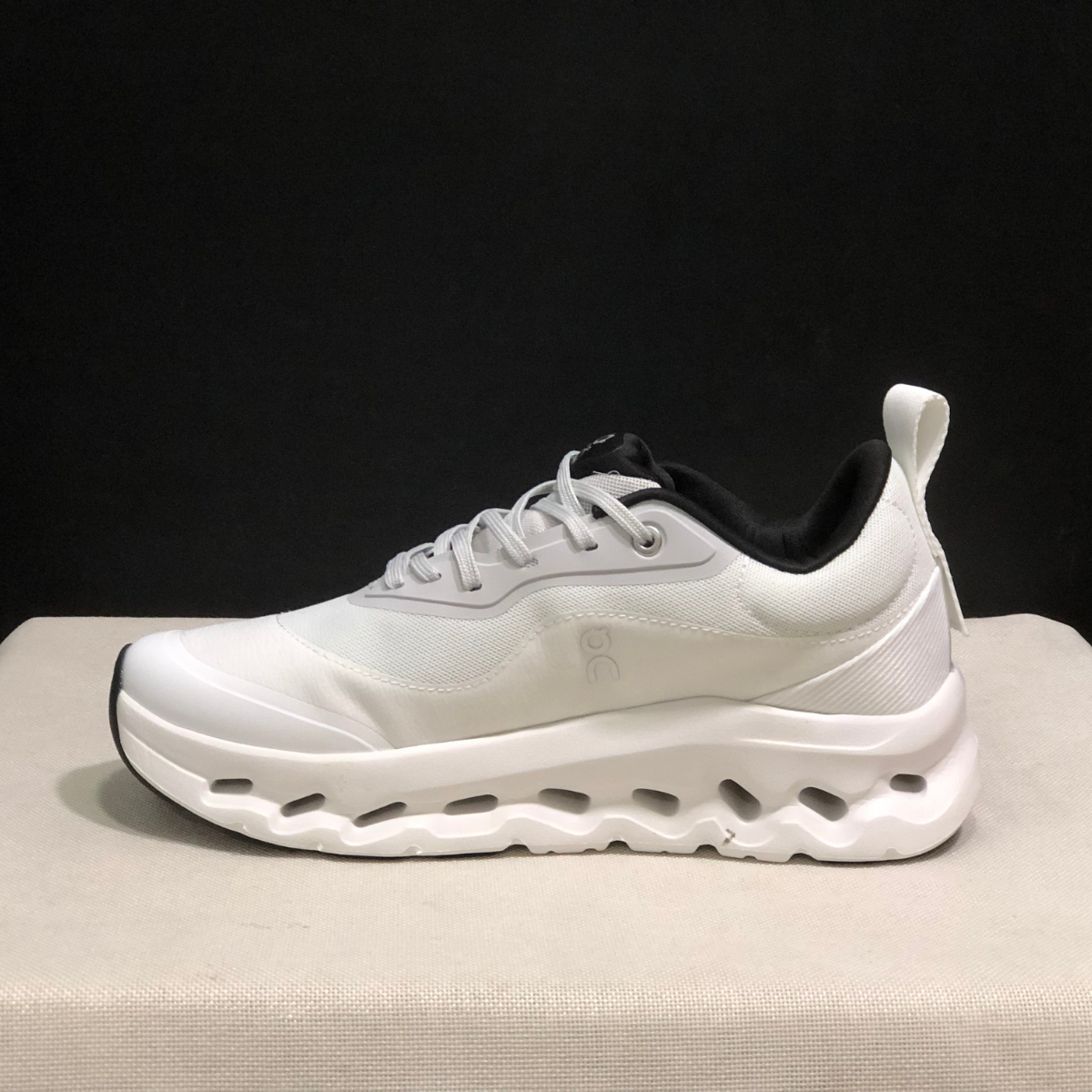 Sneaker Loewe x ON Cloudtilt Blanc Noir — Chaussure Luxe Running