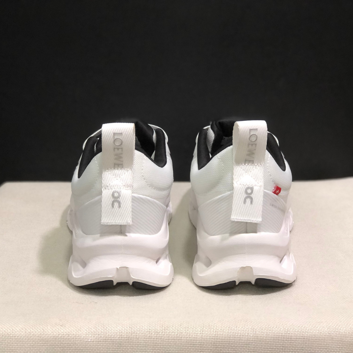 Sneaker Loewe x ON Cloudtilt Blanc Noir — Chaussure Luxe Running