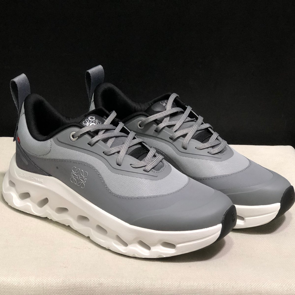 Sneaker Loewe x ON Cloudtilt Gris — Chaussure Luxe Running