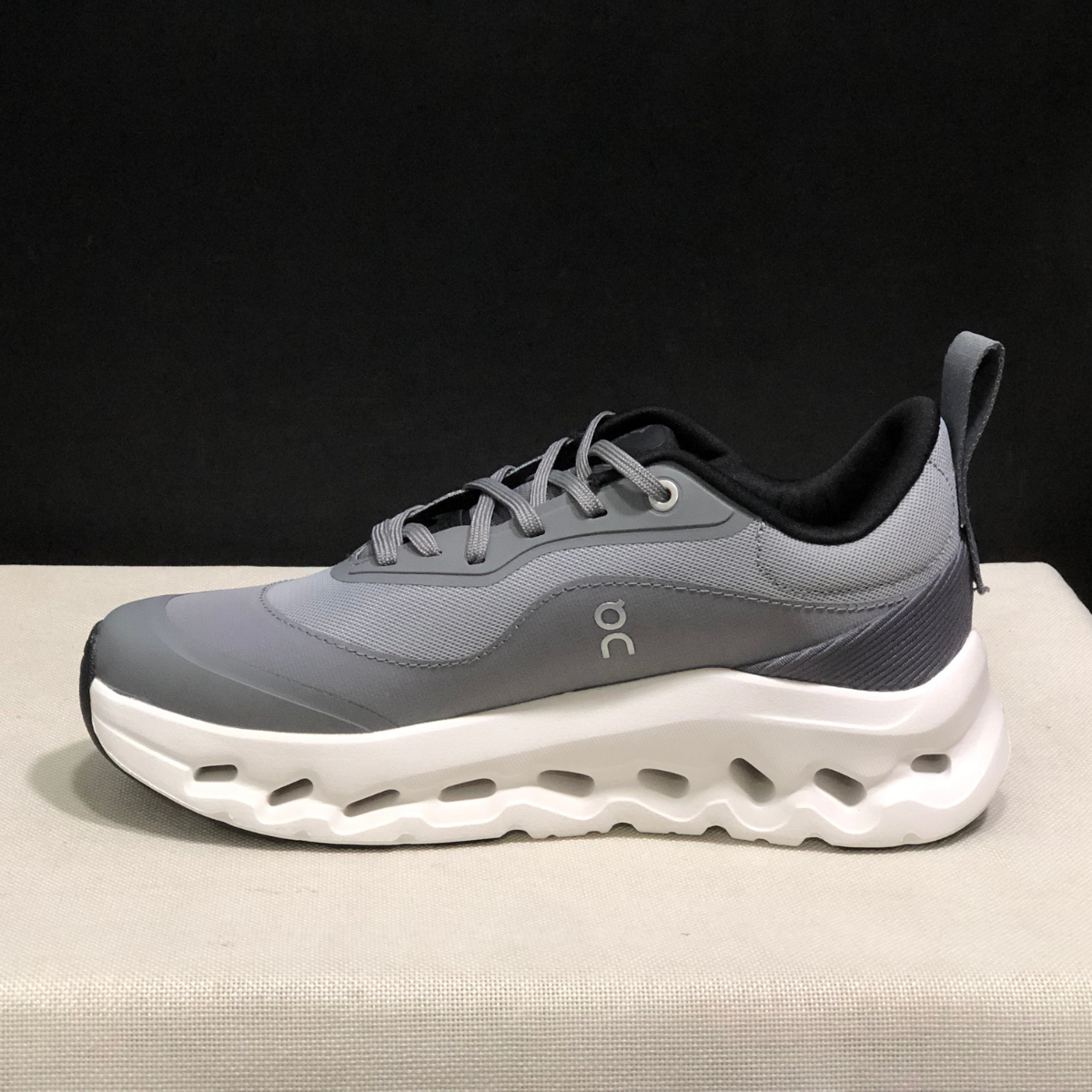 Sneaker Loewe x ON Cloudtilt Gris — Chaussure Luxe Running