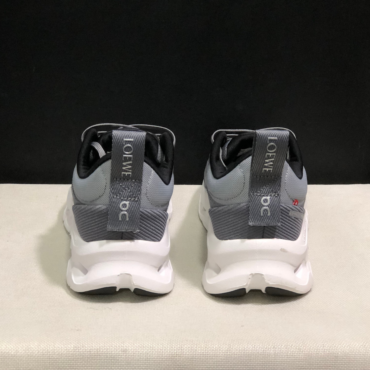 Sneaker Loewe x ON Cloudtilt Gris — Chaussure Luxe Running