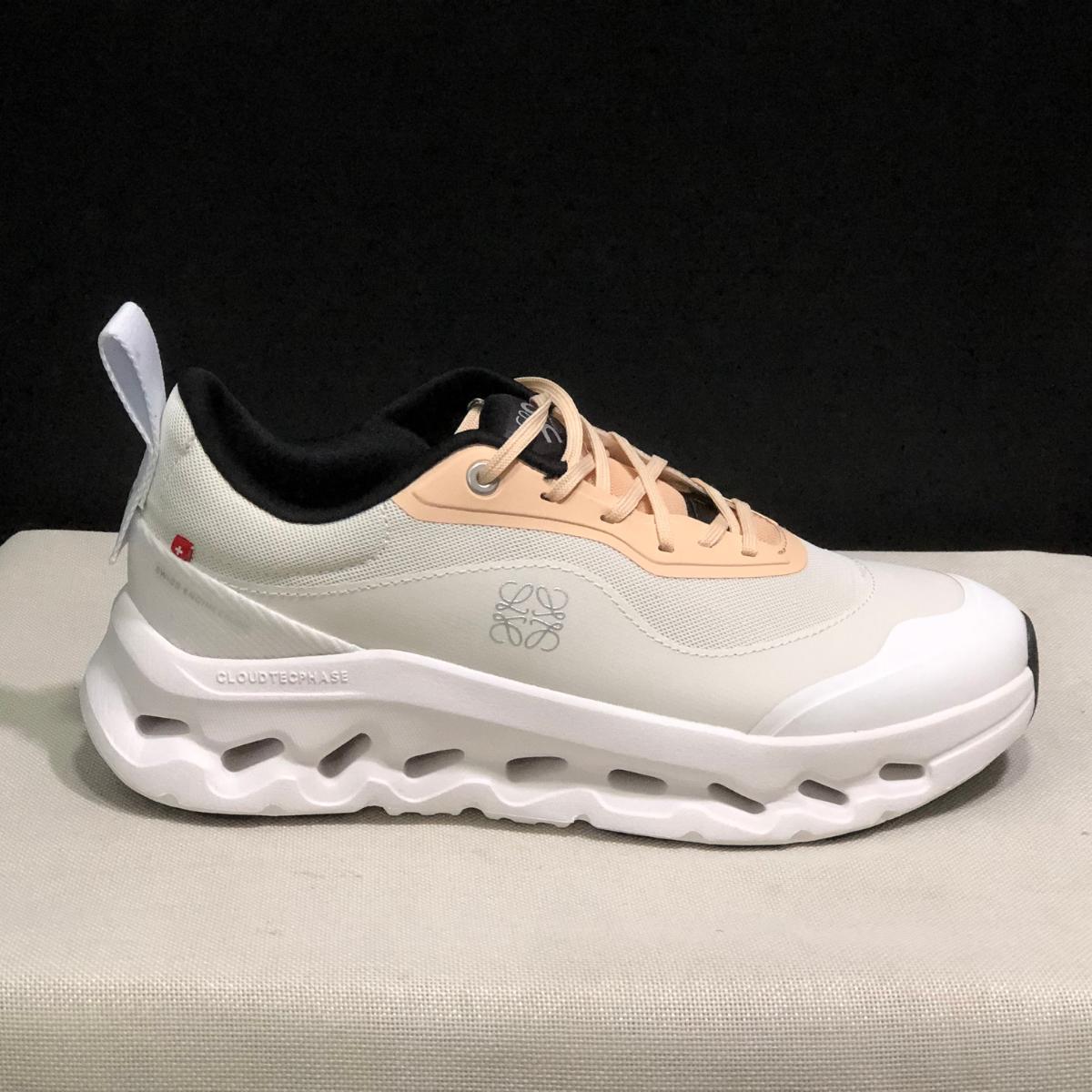 Sneaker Loewe x ON Cloudtilt Beige — Chaussure Luxe Running