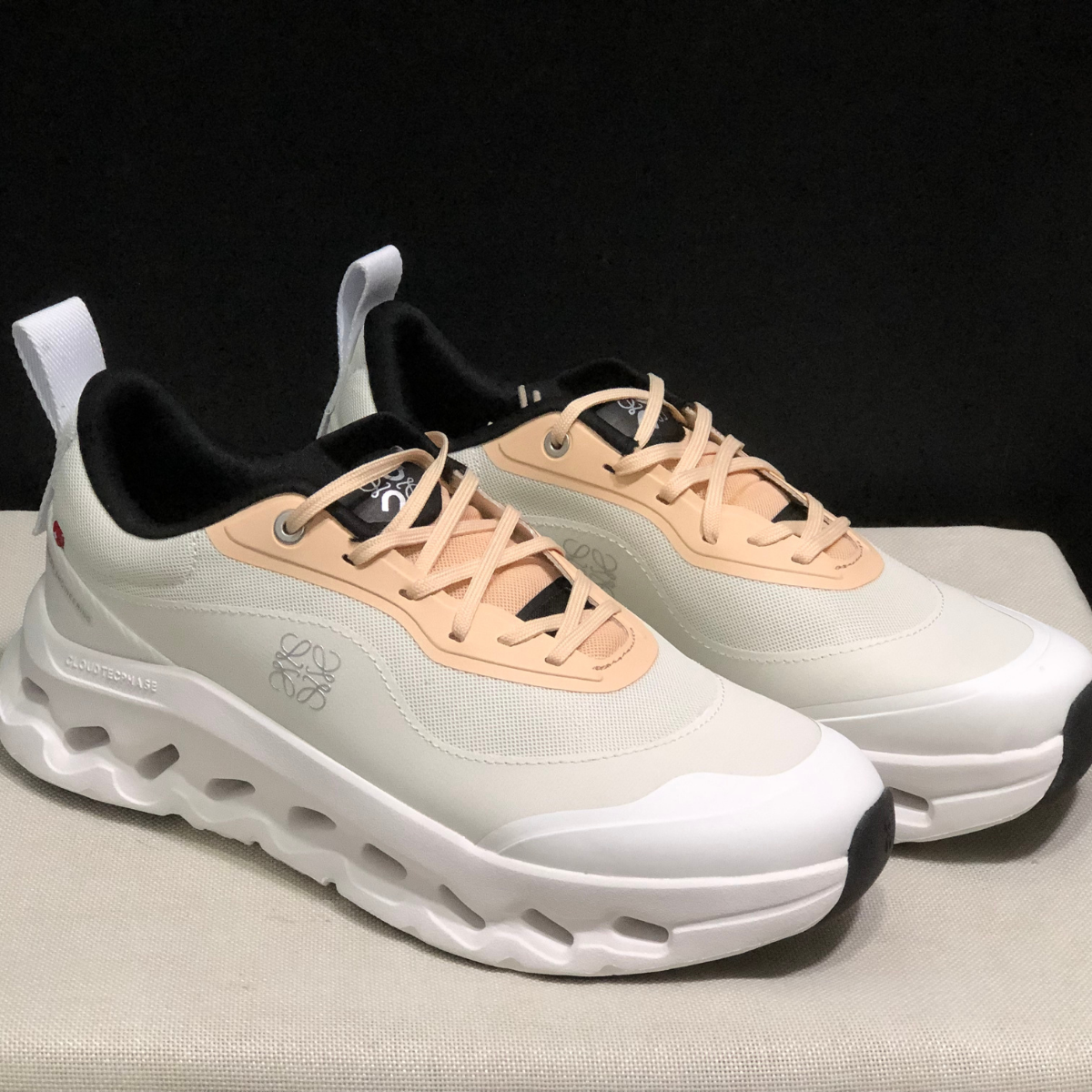 Sneaker Loewe x ON Cloudtilt Beige — Chaussure Luxe Running