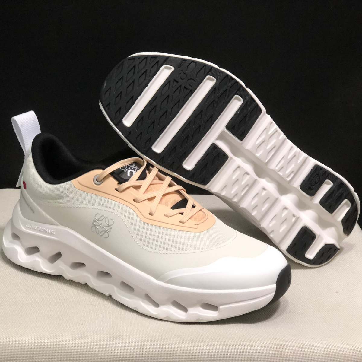 Sneaker Loewe x ON Cloudtilt Beige — Chaussure Luxe Running