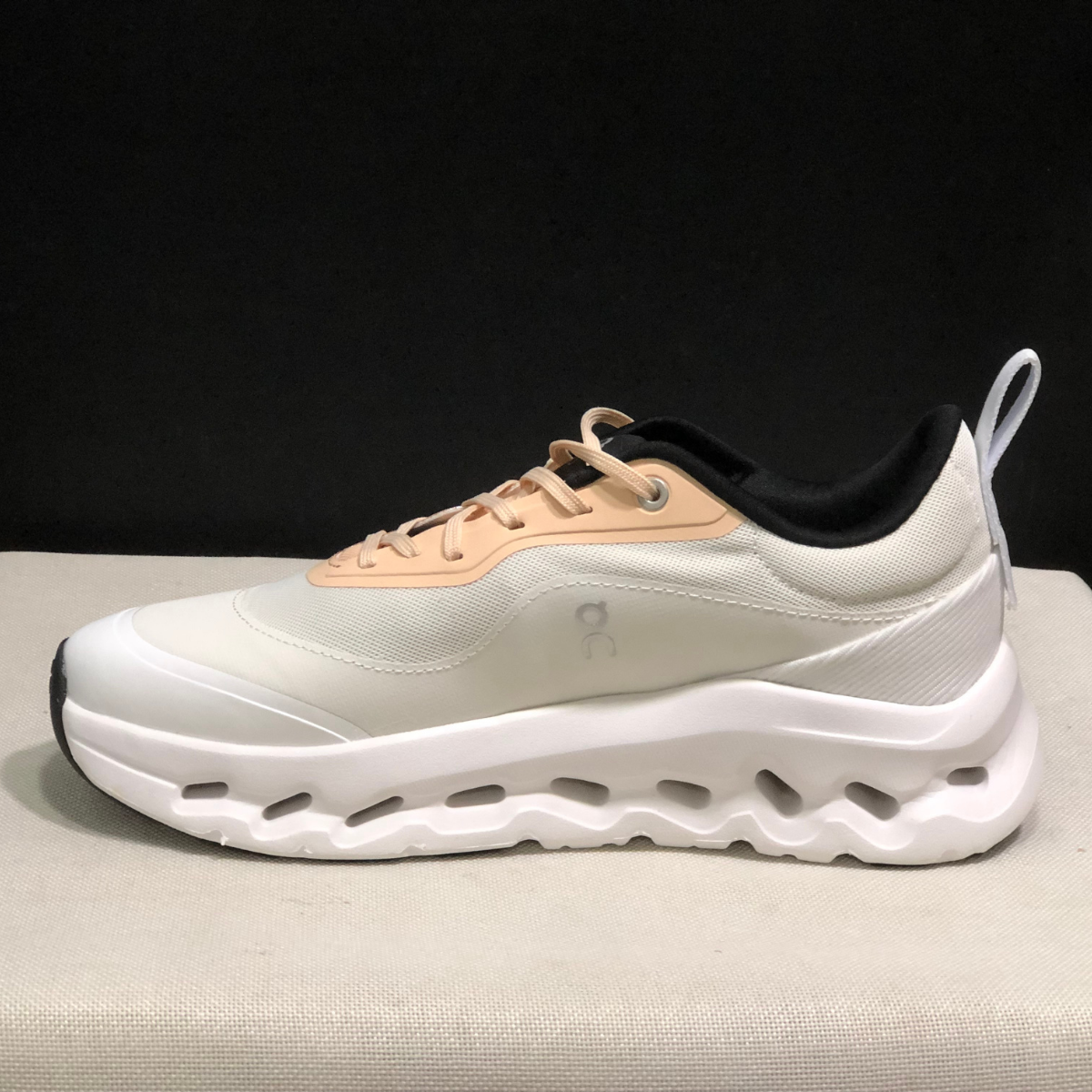 Sneaker Loewe x ON Cloudtilt Beige — Chaussure Luxe Running