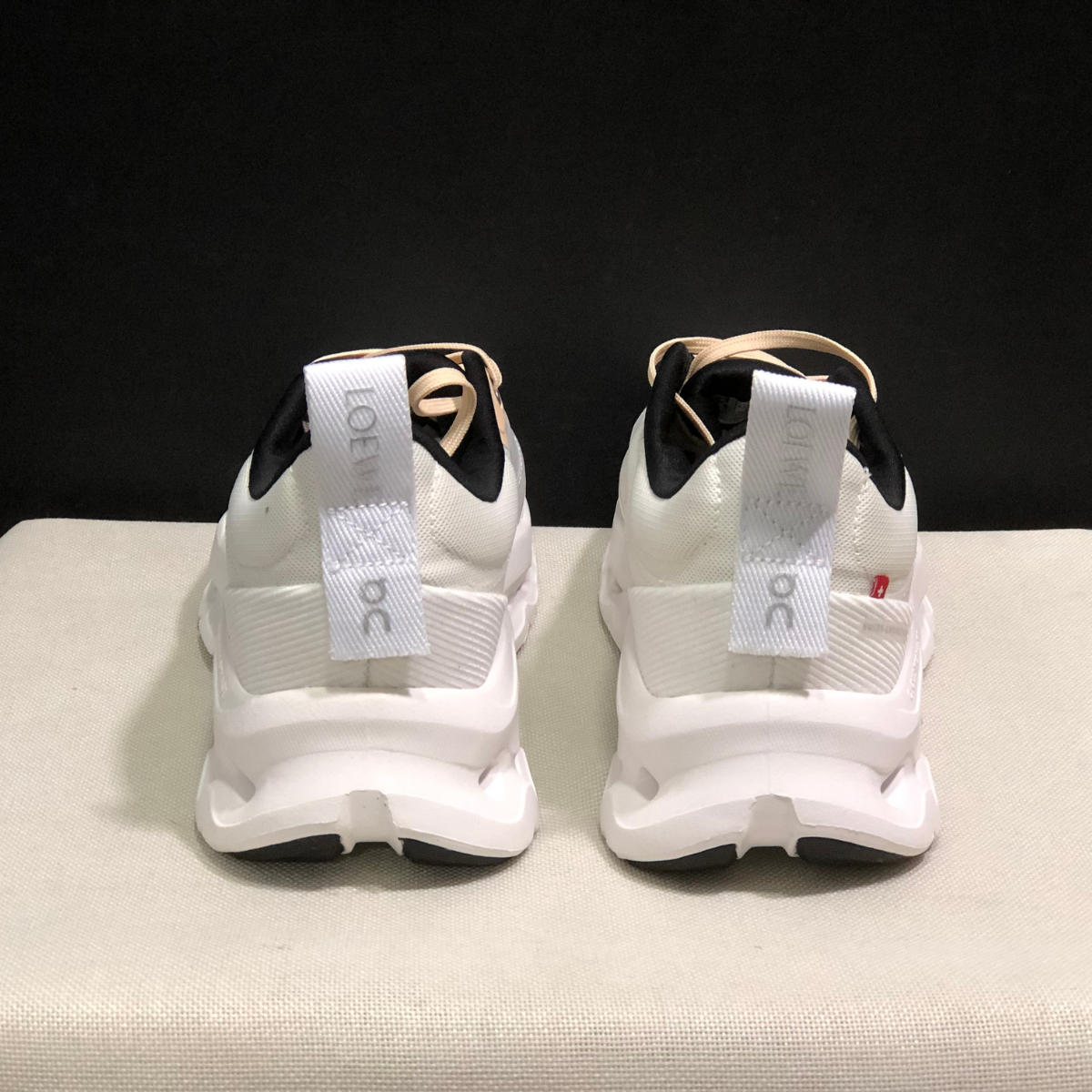 Sneaker Loewe x ON Cloudtilt Beige — Chaussure Luxe Running