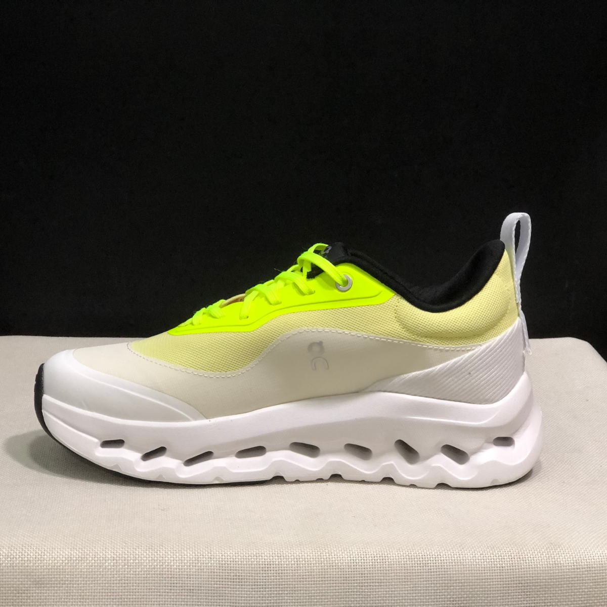 Sneaker Loewe x ON Cloudtilt Jaune — Chaussure Luxe Running