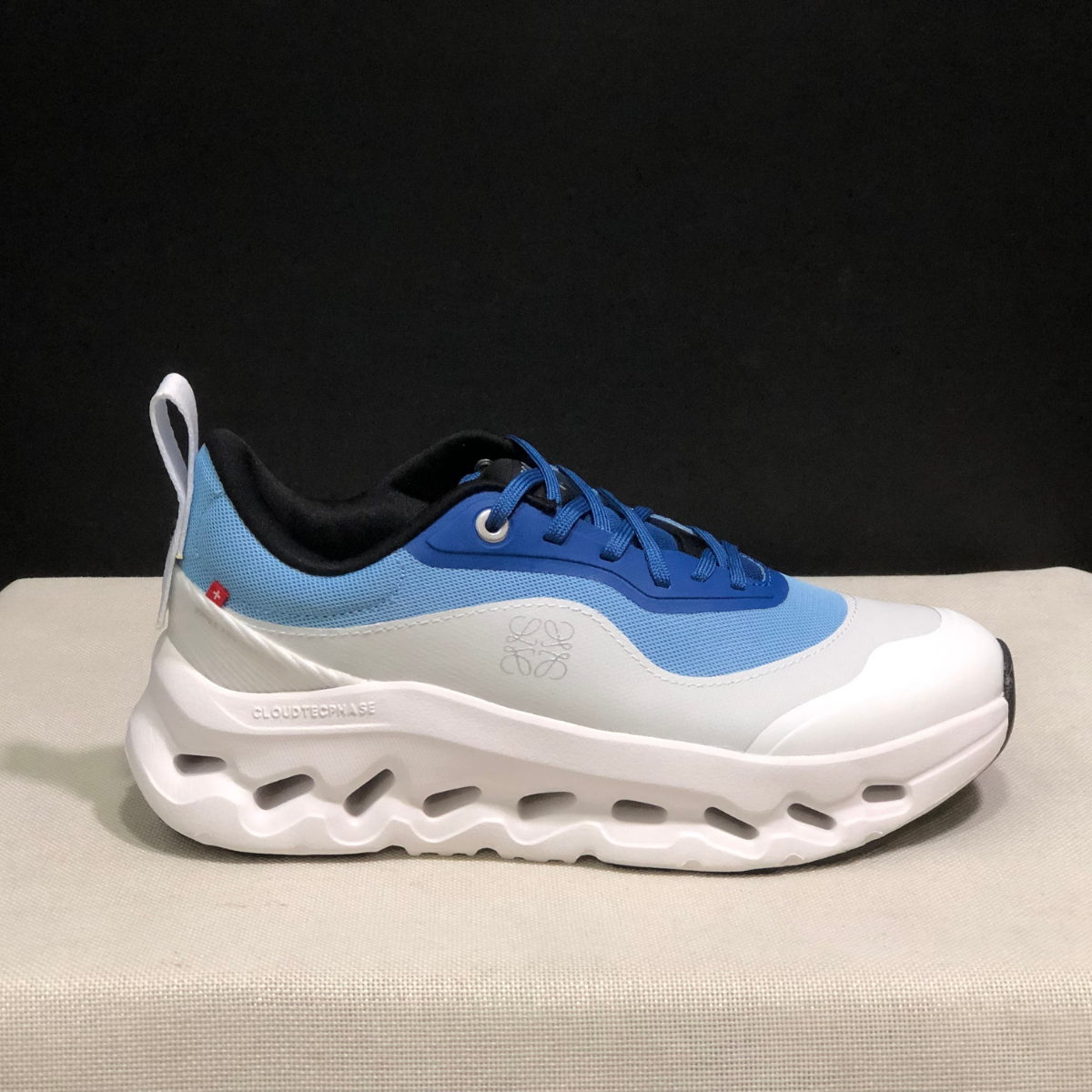 Sneaker Loewe x ON Cloudtilt Bleu Ciel — Chaussure Luxe Running