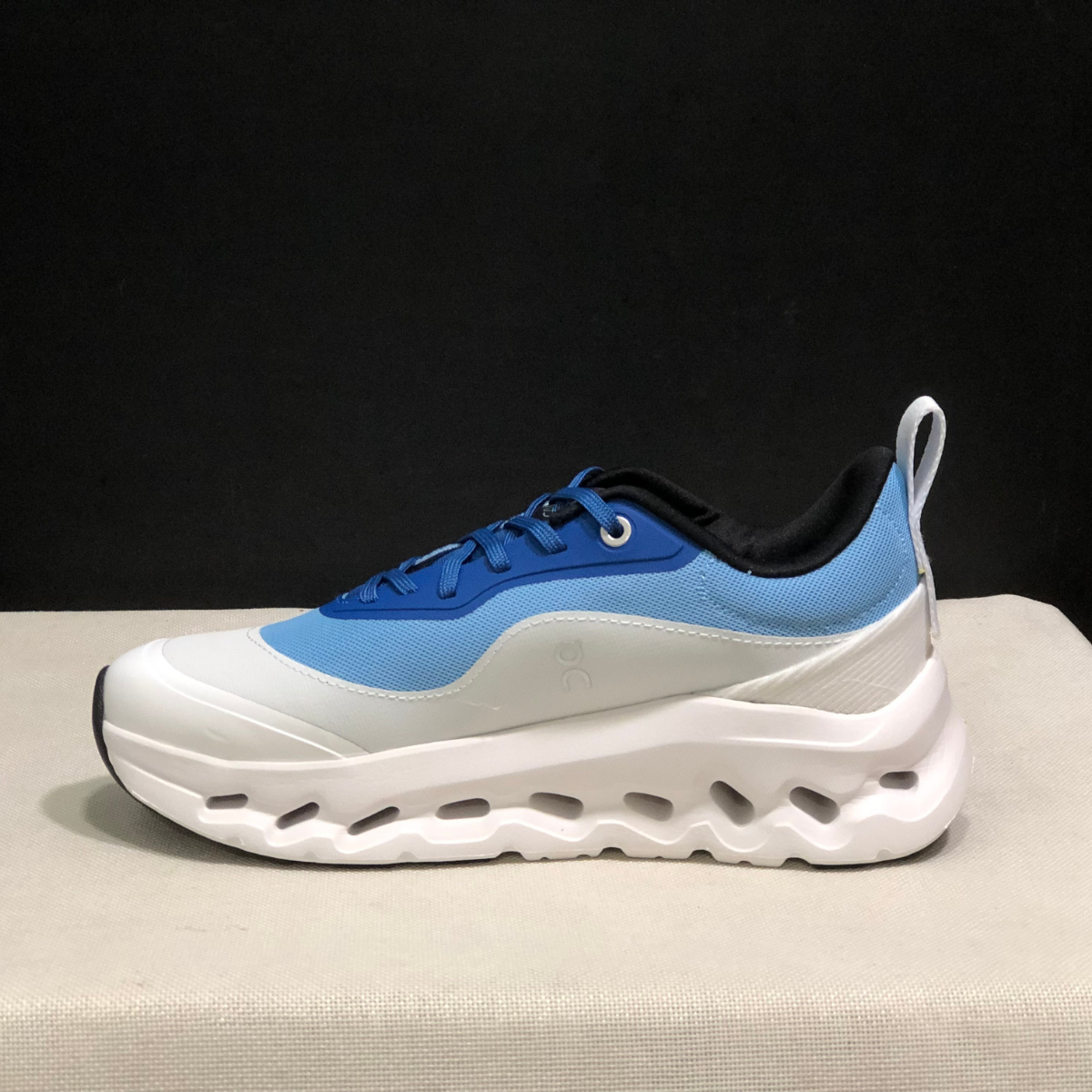 Sneaker Loewe x ON Cloudtilt Bleu Ciel — Chaussure Luxe Running