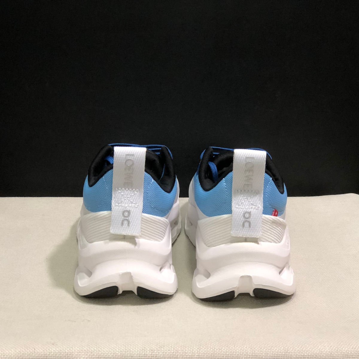 Sneaker Loewe x ON Cloudtilt Bleu Ciel — Chaussure Luxe Running