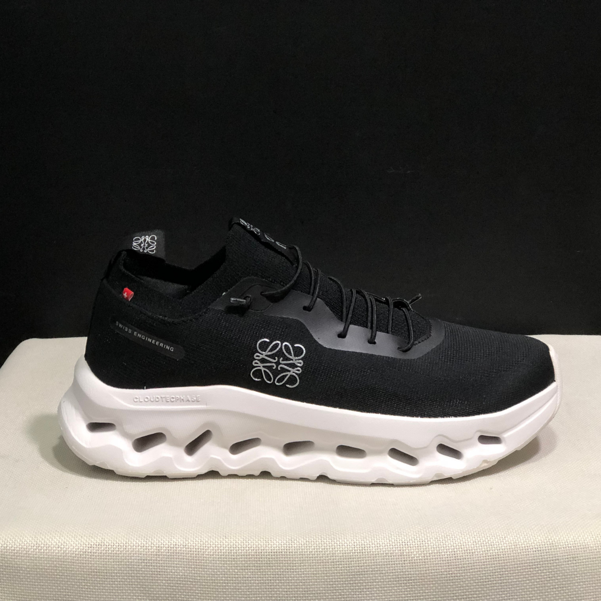 Sneaker Loewe x ON Cloudtilt Noir Blanc 2.0 — Chaussure Luxe Running