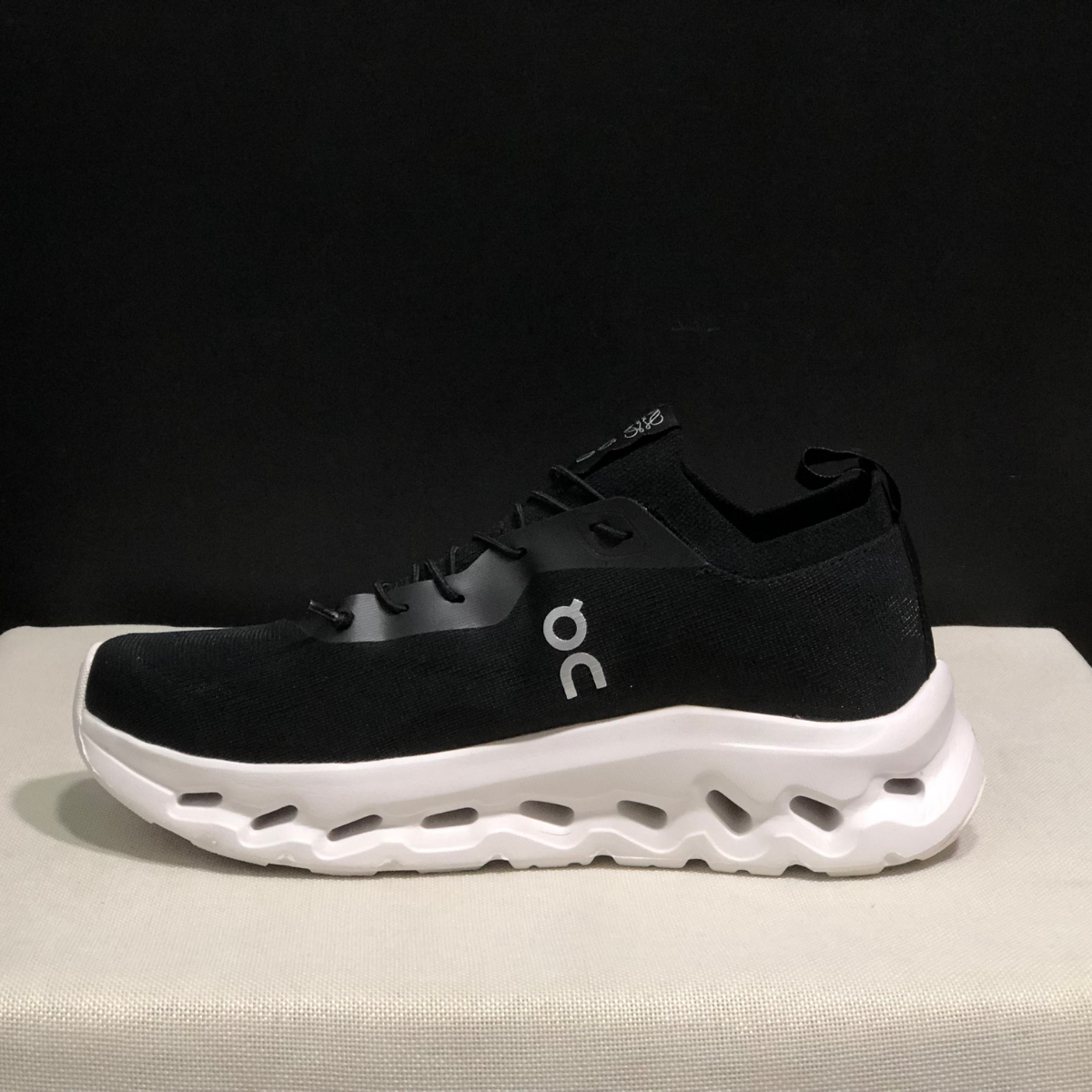 Sneaker Loewe x ON Cloudtilt Noir Blanc 2.0 — Chaussure Luxe Running