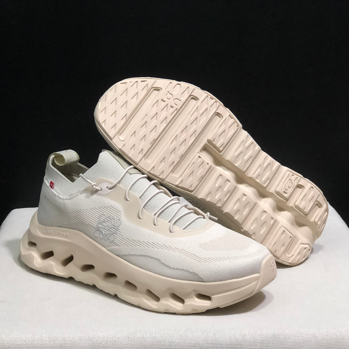 Sneaker Loewe x ON Cloudtilt Crème 2.0 — Chaussure Luxe Running