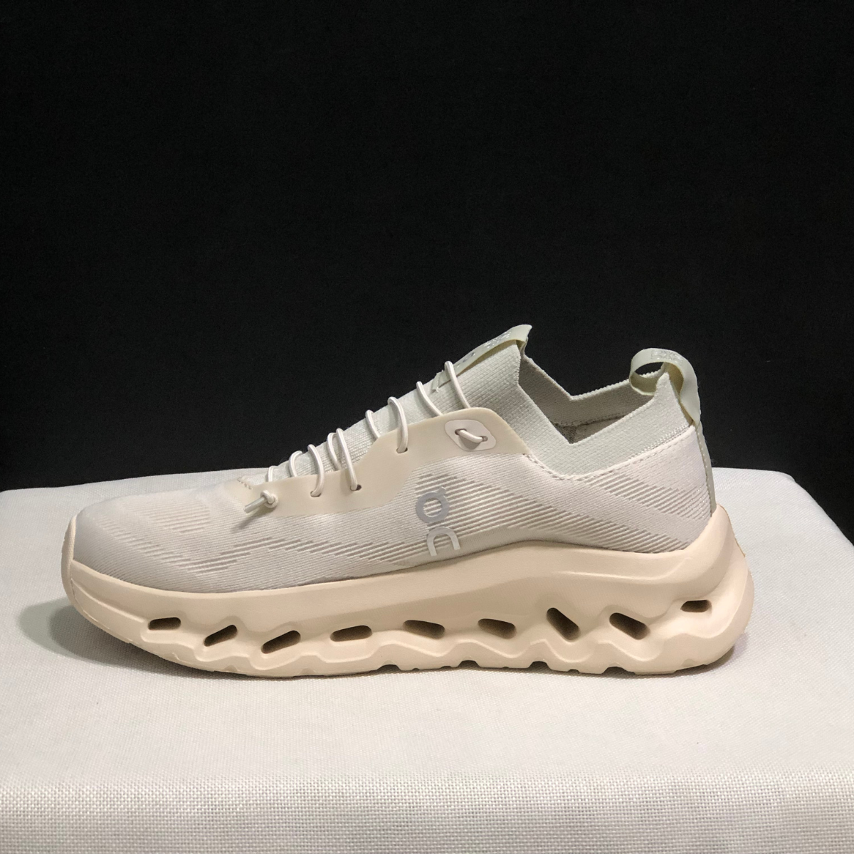 Sneaker Loewe x ON Cloudtilt Crème 2.0 — Chaussure Luxe Running