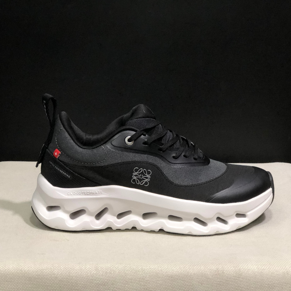 Sneaker Loewe x ON Cloudtilt Noir Blanc — Chaussure Luxe Running