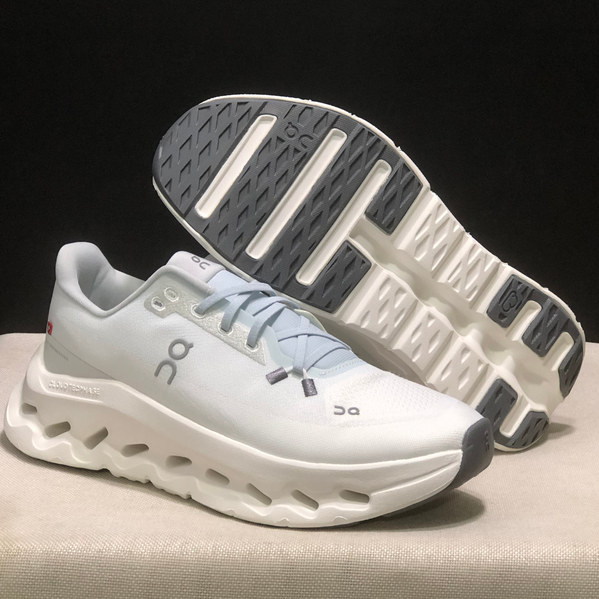 Basket ON Running Cloudtilt Artic Ice — Chaussure Sport CloudTec