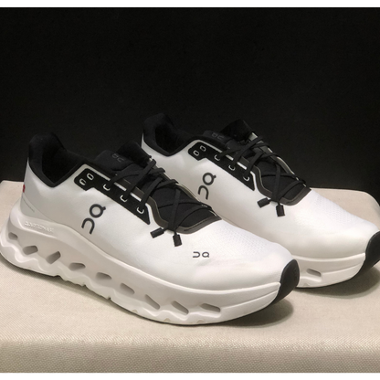 Basket ON Running Cloudtilt Noir Blanc — Chaussure Sport CloudTec